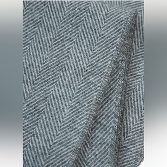 Cashmere scarf by Gobi cashmere. - Picture 3 of 4